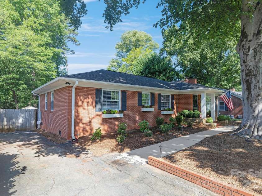 4526 Longwood Drive, Charlotte, NC 28209.  MLS# CAR4271141, YatesRealty ID 20817. 