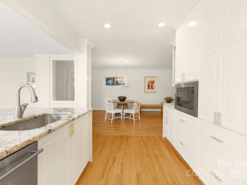 4526 Longwood Drive, Charlotte, NC 28209.  MLS# CAR4271141, YatesRealty ID 20817. 