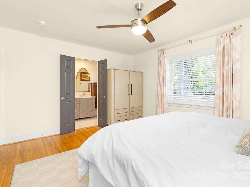 4526 Longwood Drive, Charlotte, NC 28209.  MLS# CAR4271141, YatesRealty ID 20817. 
