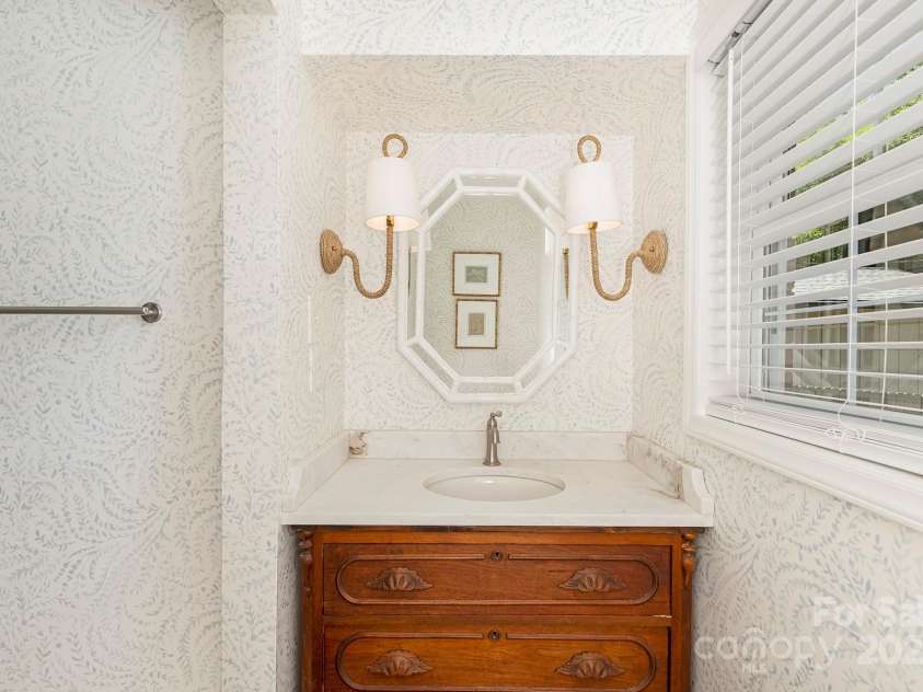 4526 Longwood Drive, Charlotte, NC 28209.  MLS# CAR4271141, YatesRealty ID 20817. 