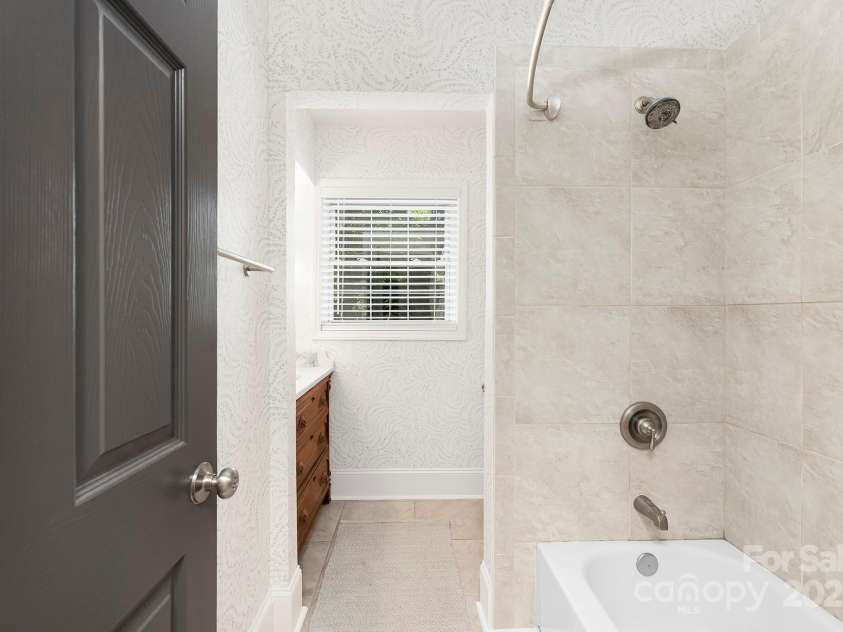4526 Longwood Drive, Charlotte, NC 28209.  MLS# CAR4271141, YatesRealty ID 20817. 