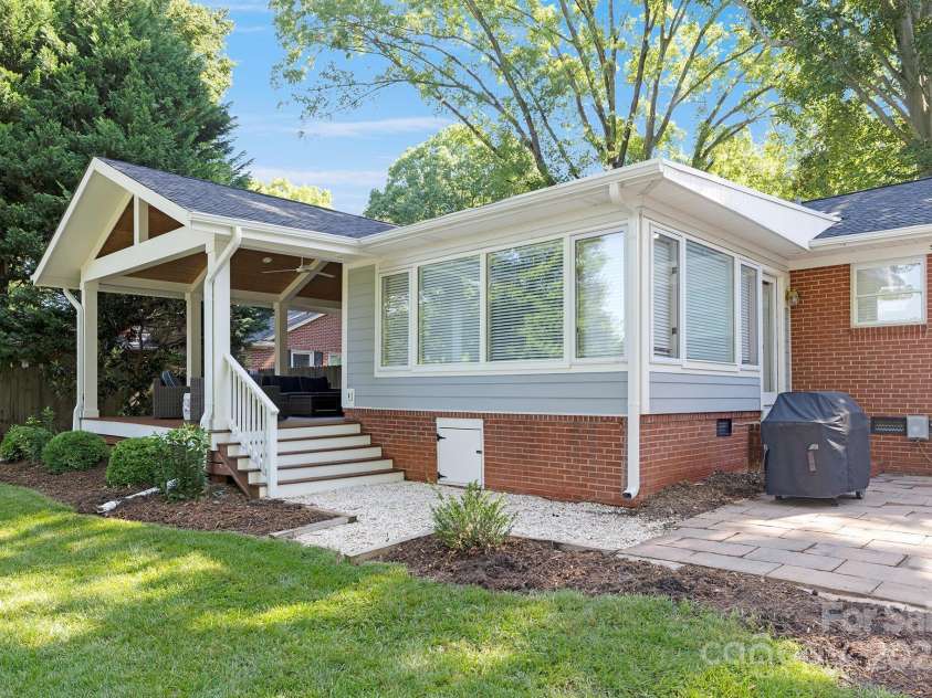 4526 Longwood Drive, Charlotte, NC 28209.  MLS# CAR4271141, YatesRealty ID 20817. 