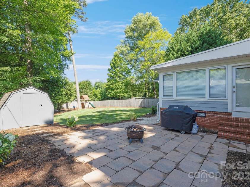 4526 Longwood Drive, Charlotte, NC 28209.  MLS# CAR4271141, YatesRealty ID 20817. 