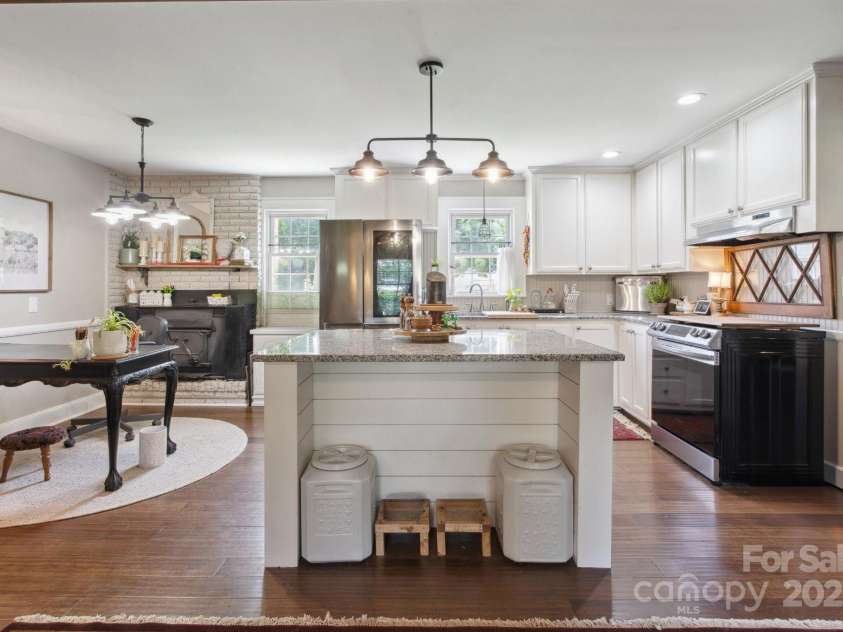 1787 Eastover Drive, Mount Pleasant, NC 28124.  MLS# CAR4271483, YatesRealty ID 20819. Updated kitchen cabinetry and granite countertops