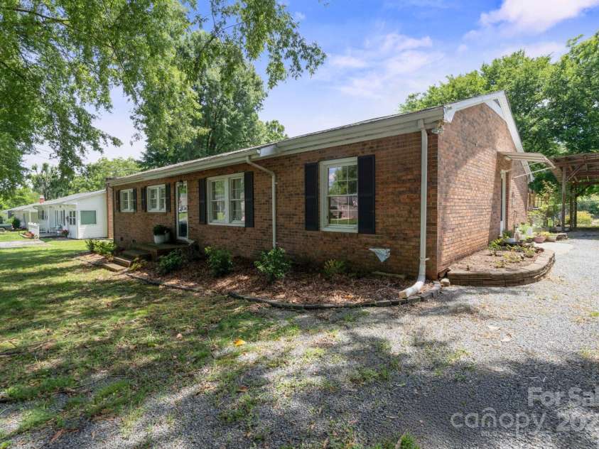 1787 Eastover Drive, Mount Pleasant, NC 28124.  MLS# CAR4271483, YatesRealty ID 20819. Welcome to 1787 Eastover Drive!!