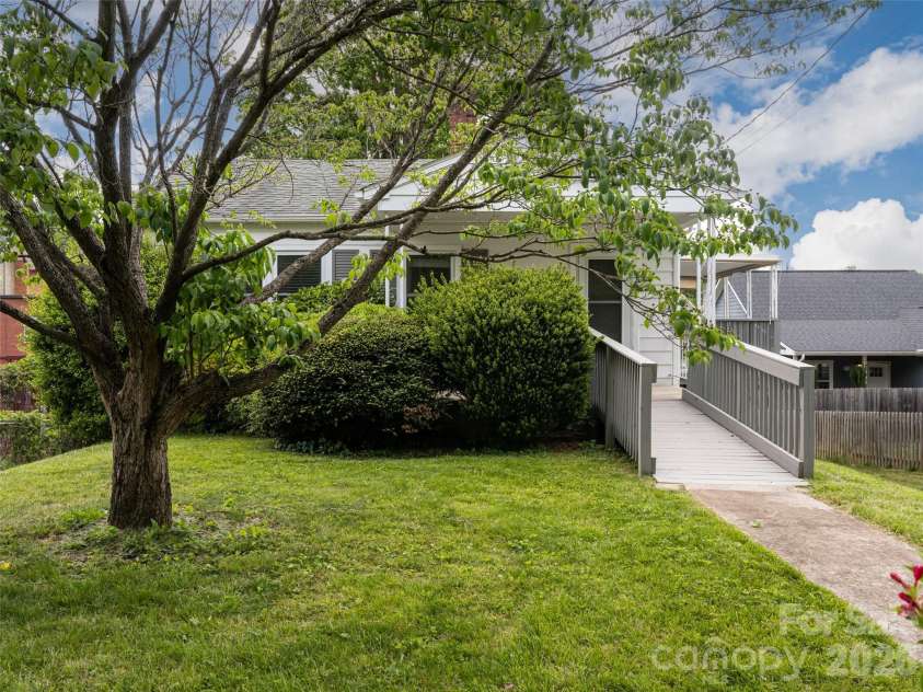 20 Baldwin Street, Asheville, NC 28803.  MLS# CAR4376594, YatesRealty ID 20819. 