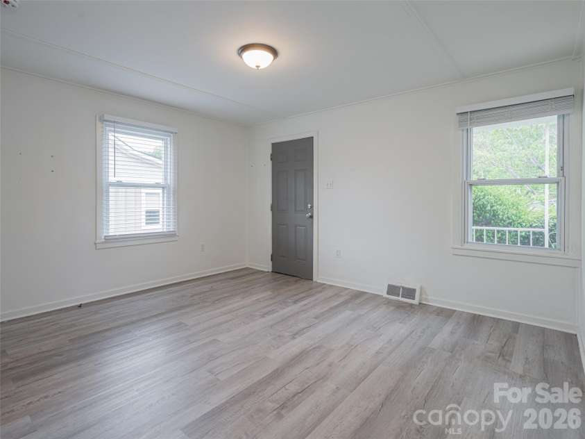 20 Baldwin Street, Asheville, NC 28803.  MLS# CAR4376594, YatesRealty ID 20819. 