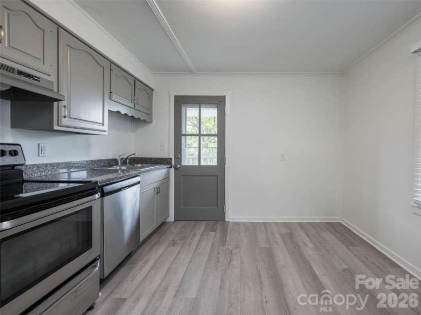 20 Baldwin Street, Asheville, NC 28803.  MLS# CAR4376594, YatesRealty ID 20819. 