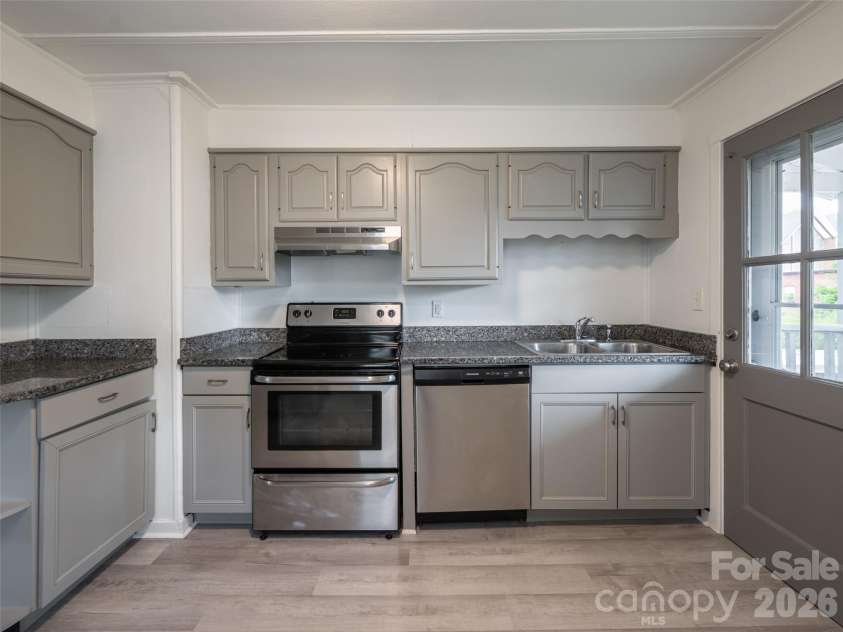 20 Baldwin Street, Asheville, NC 28803.  MLS# CAR4376594, YatesRealty ID 20819. 