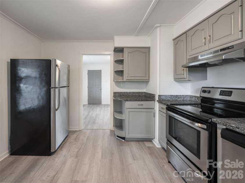 20 Baldwin Street, Asheville, NC 28803.  MLS# CAR4376594, YatesRealty ID 20819. 
