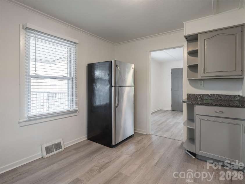 20 Baldwin Street, Asheville, NC 28803.  MLS# CAR4376594, YatesRealty ID 20819. 