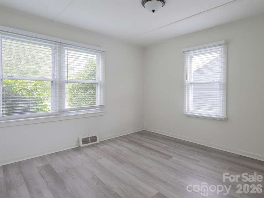 20 Baldwin Street, Asheville, NC 28803.  MLS# CAR4376594, YatesRealty ID 20819. 