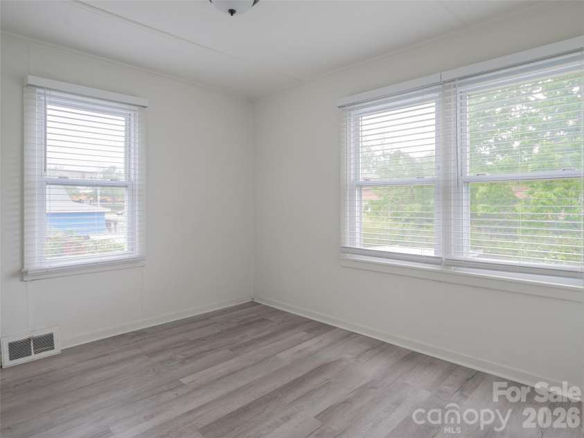 20 Baldwin Street, Asheville, NC 28803.  MLS# CAR4376594, YatesRealty ID 20819. 