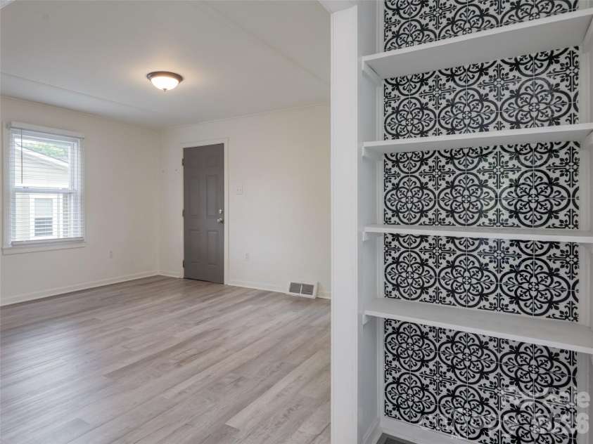 20 Baldwin Street, Asheville, NC 28803.  MLS# CAR4376594, YatesRealty ID 20819. 