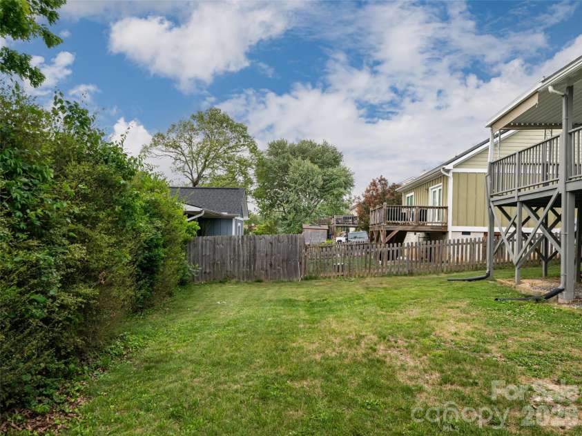 20 Baldwin Street, Asheville, NC 28803.  MLS# CAR4376594, YatesRealty ID 20819. 