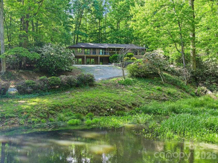 303 Brightwater Heights Drive, Hendersonville, NC 28791.  MLS# CAR4379767, YatesRealty ID 20820. 