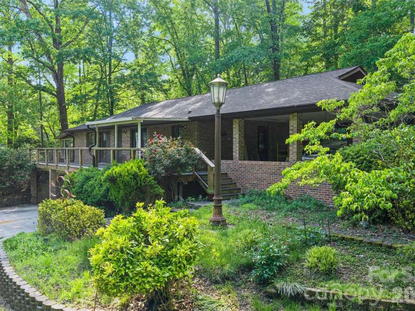 303 Brightwater Heights Drive, Hendersonville, NC 28791.  MLS# CAR4379767, YatesRealty ID 20820. 