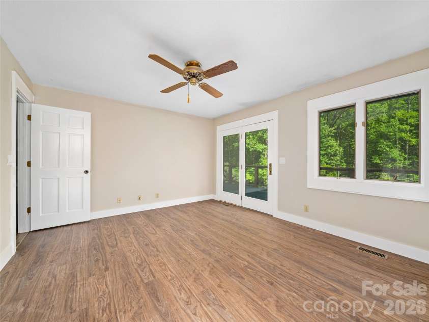 303 Brightwater Heights Drive, Hendersonville, NC 28791.  MLS# CAR4379767, YatesRealty ID 20820. 
