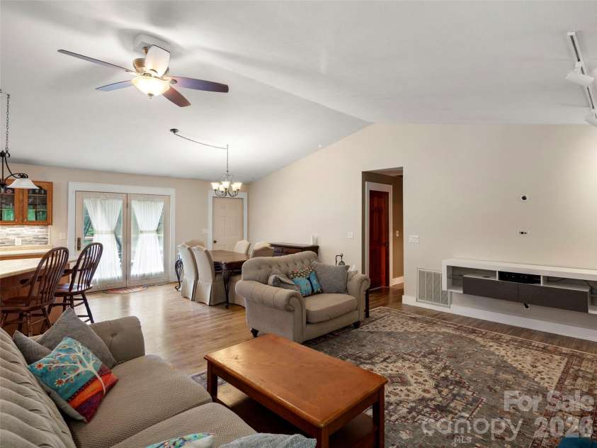 303 Brightwater Heights Drive, Hendersonville, NC 28791.  MLS# CAR4379767, YatesRealty ID 20820. 
