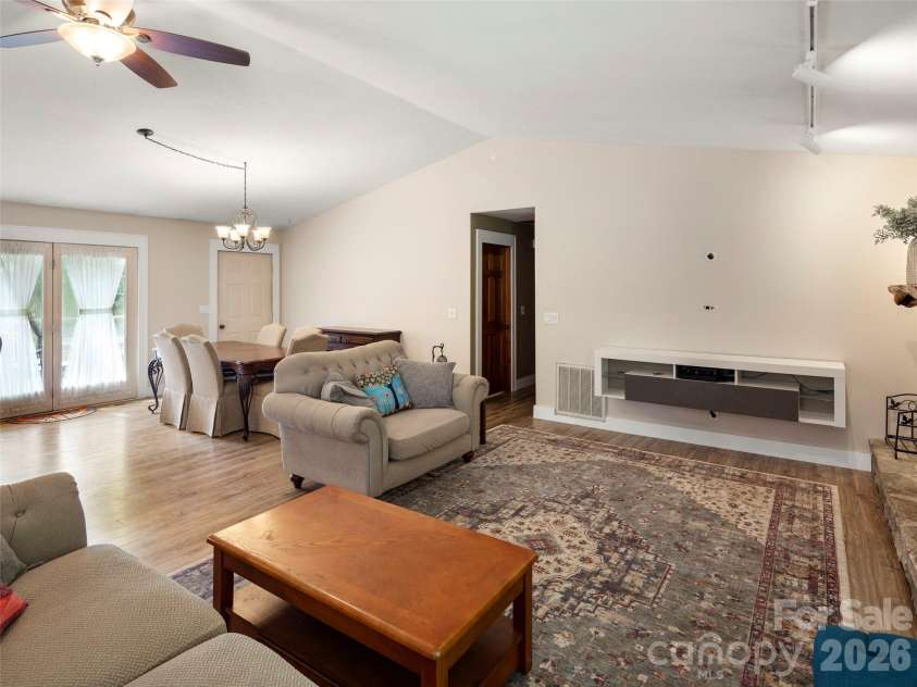 303 Brightwater Heights Drive, Hendersonville, NC 28791.  MLS# CAR4379767, YatesRealty ID 20820. 