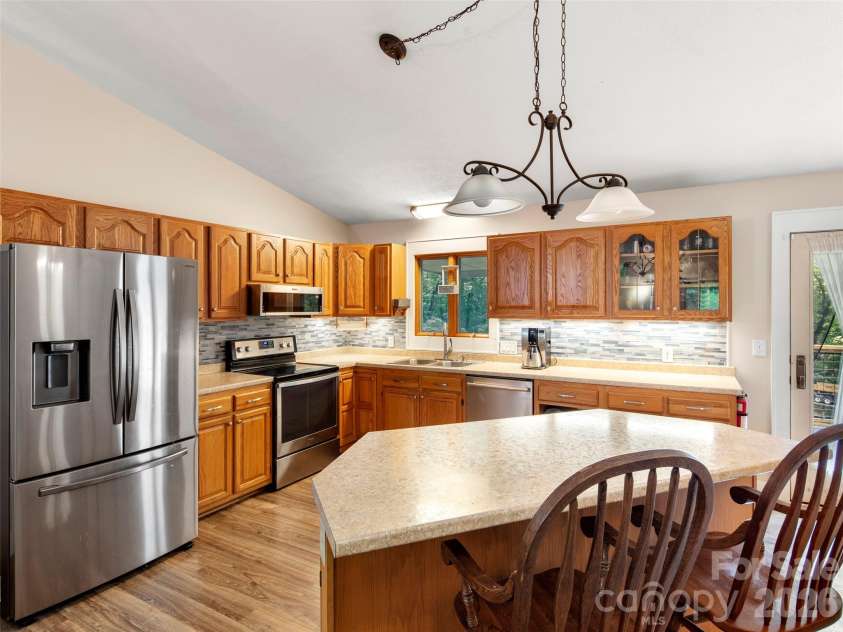 303 Brightwater Heights Drive, Hendersonville, NC 28791.  MLS# CAR4379767, YatesRealty ID 20820. 