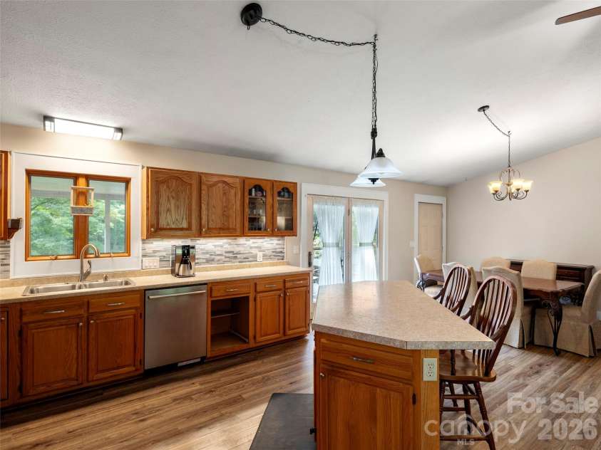 303 Brightwater Heights Drive, Hendersonville, NC 28791.  MLS# CAR4379767, YatesRealty ID 20820. 