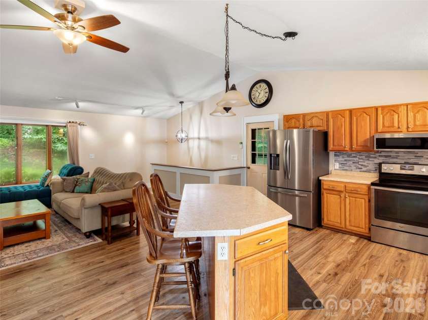 303 Brightwater Heights Drive, Hendersonville, NC 28791.  MLS# CAR4379767, YatesRealty ID 20820. 
