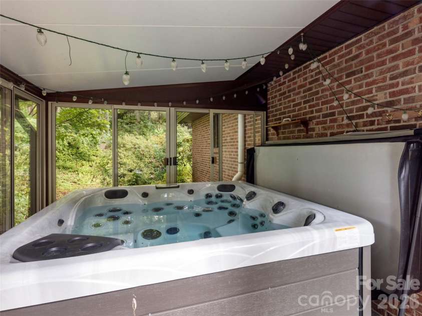 303 Brightwater Heights Drive, Hendersonville, NC 28791.  MLS# CAR4379767, YatesRealty ID 20820. 
