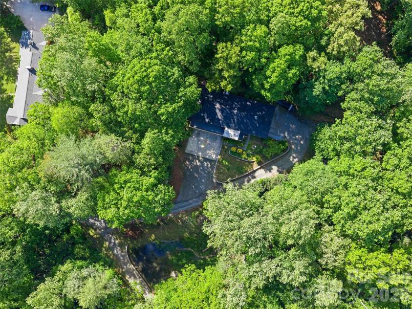 303 Brightwater Heights Drive, Hendersonville, NC 28791.  MLS# CAR4379767, YatesRealty ID 20820. 