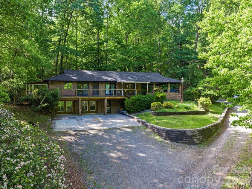 303 Brightwater Heights Drive, Hendersonville, NC 28791.  MLS# CAR4379767, YatesRealty ID 20820. 