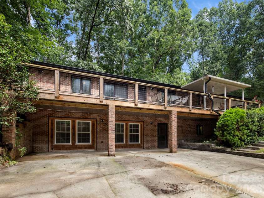 303 Brightwater Heights Drive, Hendersonville, NC 28791.  MLS# CAR4379767, YatesRealty ID 20820. 
