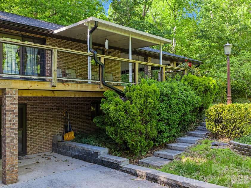 303 Brightwater Heights Drive, Hendersonville, NC 28791.  MLS# CAR4379767, YatesRealty ID 20820. 