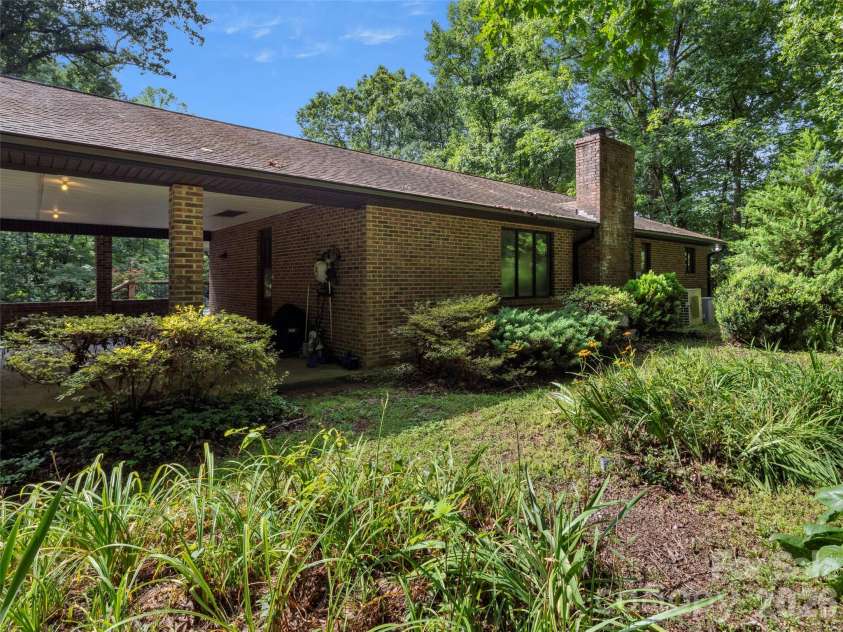303 Brightwater Heights Drive, Hendersonville, NC 28791.  MLS# CAR4379767, YatesRealty ID 20820. 