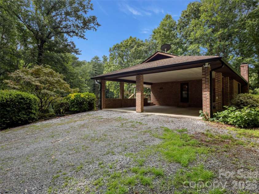 303 Brightwater Heights Drive, Hendersonville, NC 28791.  MLS# CAR4379767, YatesRealty ID 20820. 