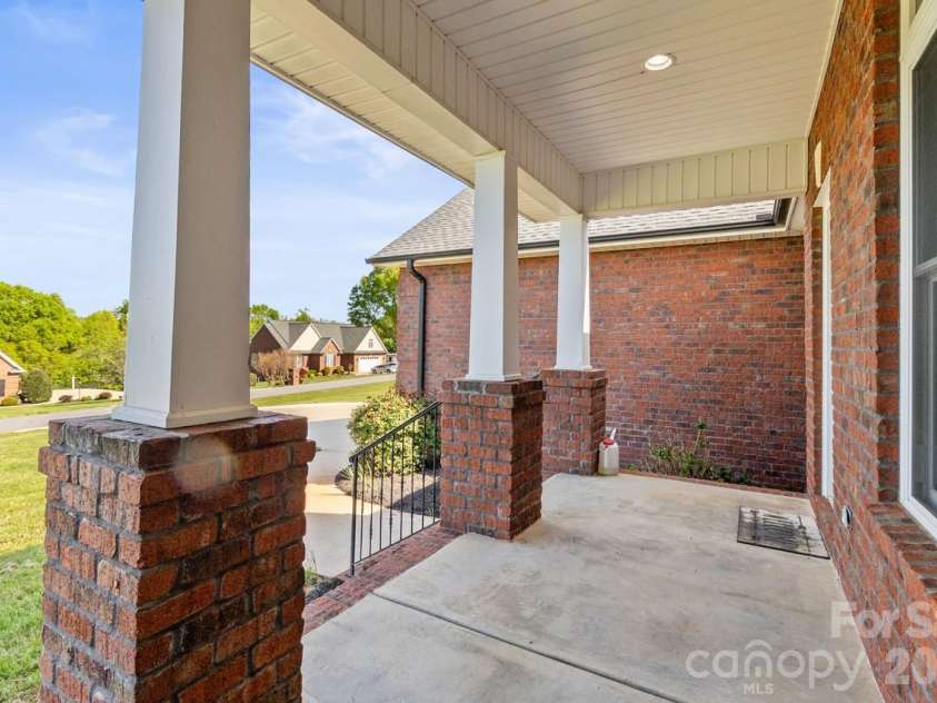 2411 Carriage Lane, Lincolnton, NC 28092.  MLS# CAR4369152, YatesRealty ID 20821. 