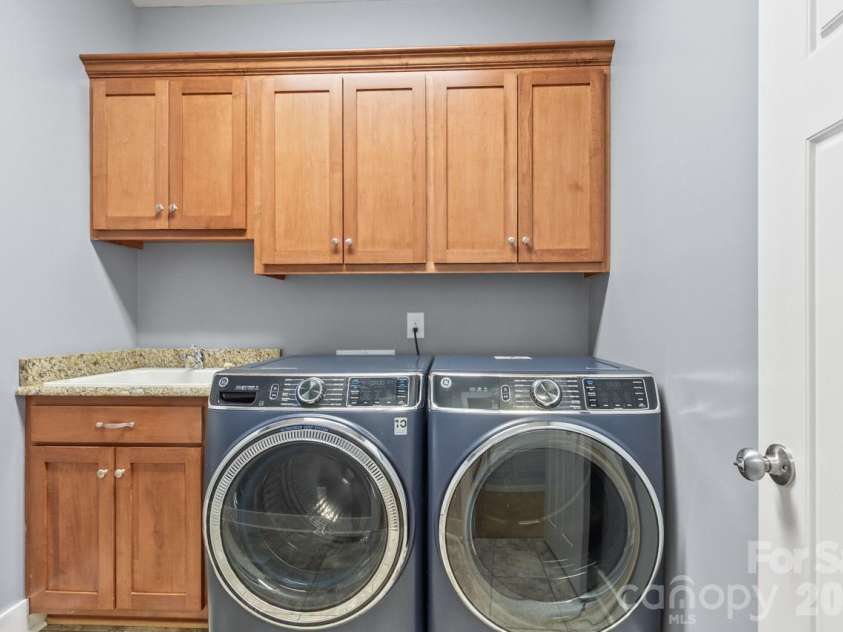 2411 Carriage Lane, Lincolnton, NC 28092.  MLS# CAR4369152, YatesRealty ID 20821. 