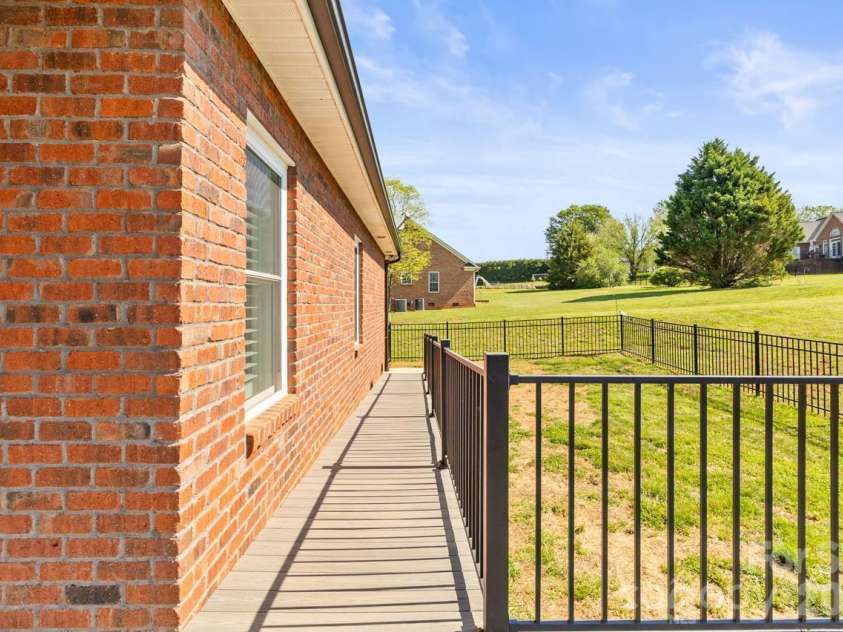 2411 Carriage Lane, Lincolnton, NC 28092.  MLS# CAR4369152, YatesRealty ID 20821. 