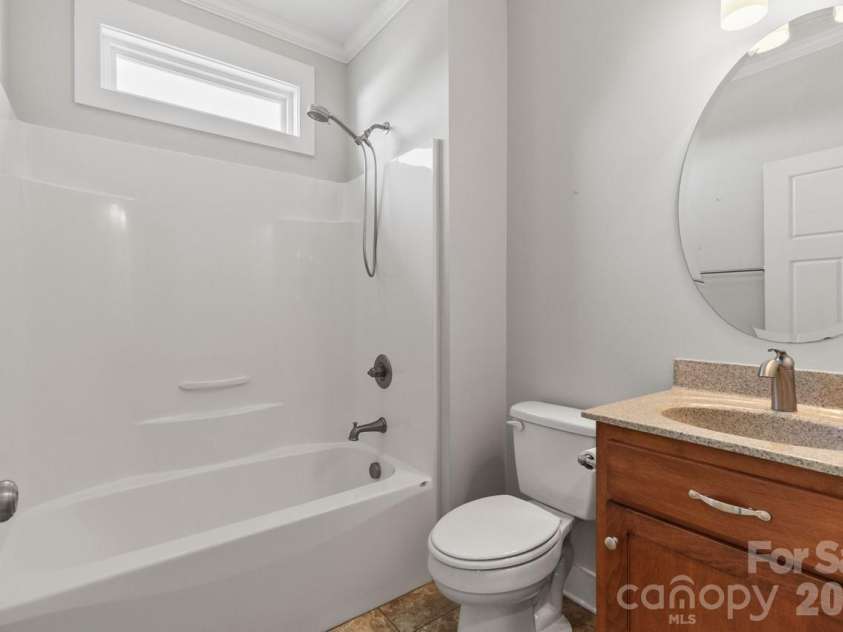 2411 Carriage Lane, Lincolnton, NC 28092.  MLS# CAR4369152, YatesRealty ID 20821. Full Bathroom