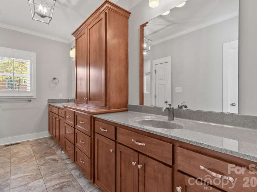 2411 Carriage Lane, Lincolnton, NC 28092.  MLS# CAR4369152, YatesRealty ID 20821. Primary Bath