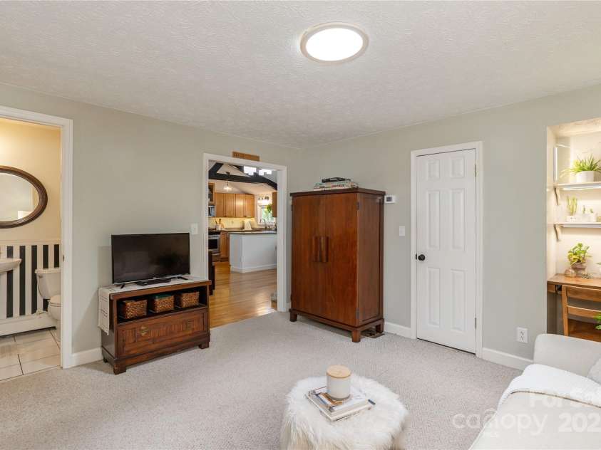 540 Oak Grove Road, Flat Rock, NC 28731.  MLS# CAR4269234, YatesRealty ID 20821. 