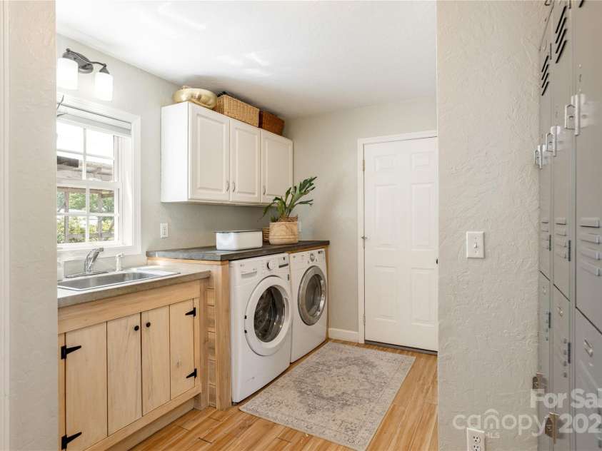 540 Oak Grove Road, Flat Rock, NC 28731.  MLS# CAR4269234, YatesRealty ID 20821. 