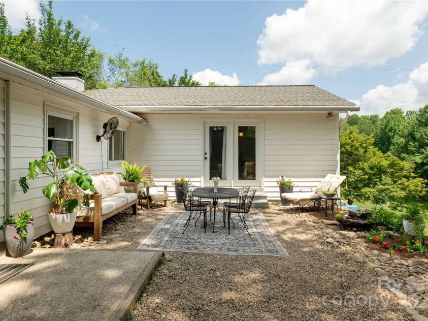 540 Oak Grove Road, Flat Rock, NC 28731.  MLS# CAR4269234, YatesRealty ID 20821. 