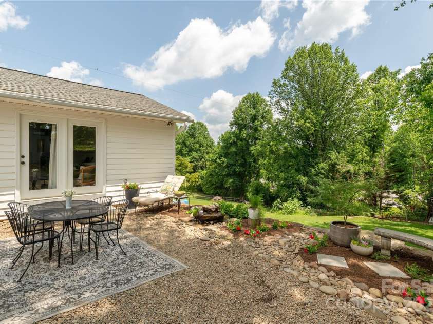 540 Oak Grove Road, Flat Rock, NC 28731.  MLS# CAR4269234, YatesRealty ID 20821. 