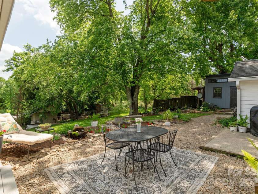 540 Oak Grove Road, Flat Rock, NC 28731.  MLS# CAR4269234, YatesRealty ID 20821. 