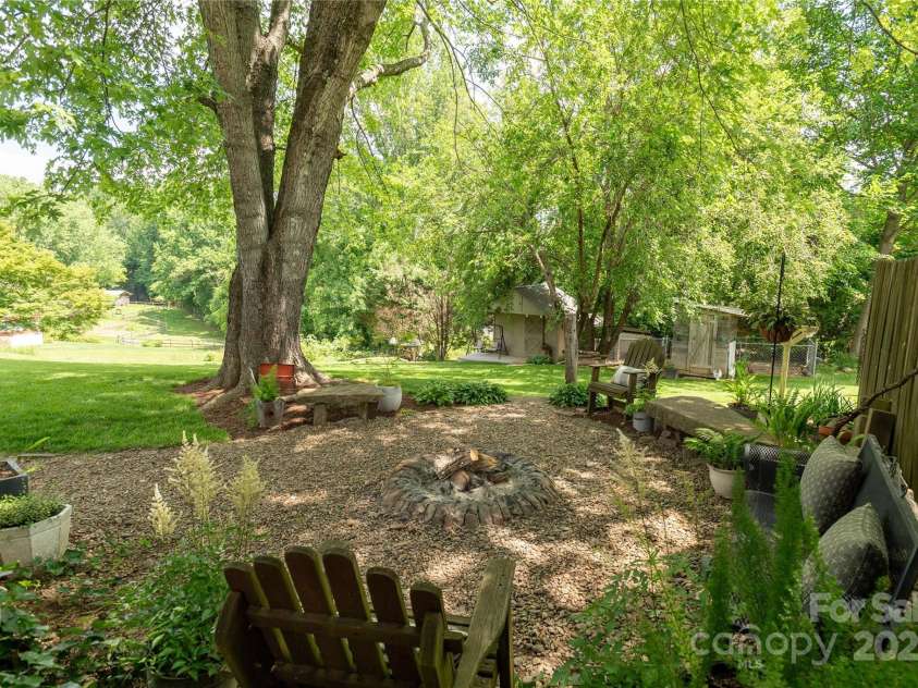 540 Oak Grove Road, Flat Rock, NC 28731.  MLS# CAR4269234, YatesRealty ID 20821. 