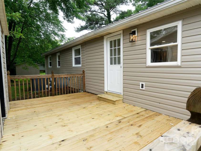 301 Carolina Boulevard, Salisbury, NC 28146.  MLS# CAR4268009, YatesRealty ID 20822. 