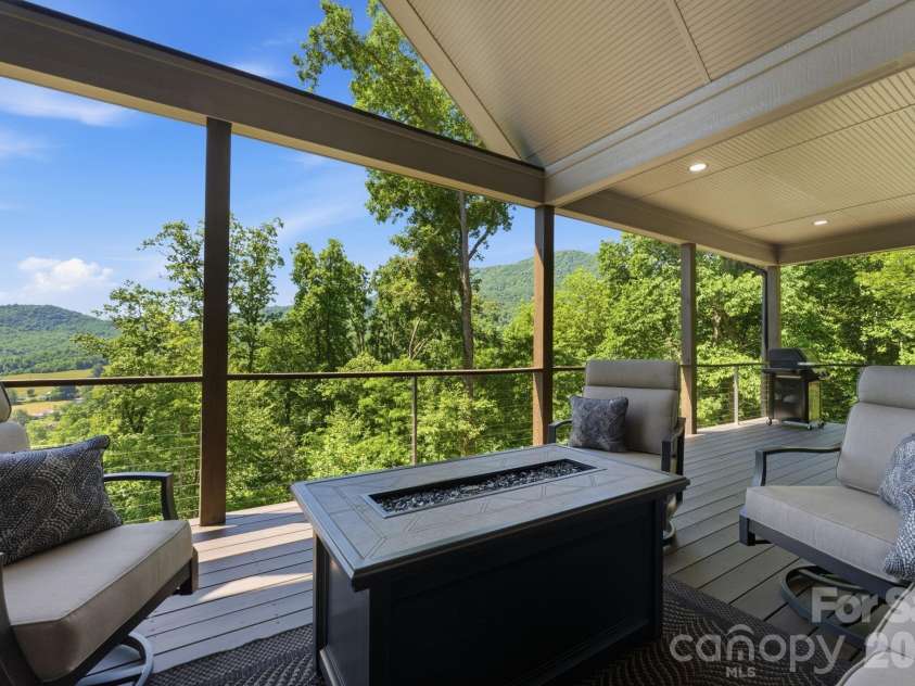 282 Tamarack Trail, Waynesville, NC 28785.  MLS# CAR4364513, YatesRealty ID 20823. 