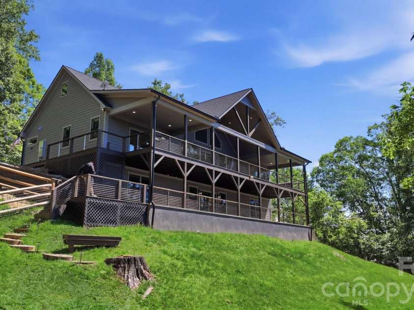 282 Tamarack Trail, Waynesville, NC 28785.  MLS# CAR4364513, YatesRealty ID 20823. 