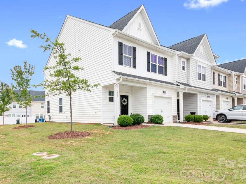 3939 Townes Boulevard, Terrell, NC 28682.  MLS# CAR4380268, YatesRealty ID 20824. Corner Lot, End Unit