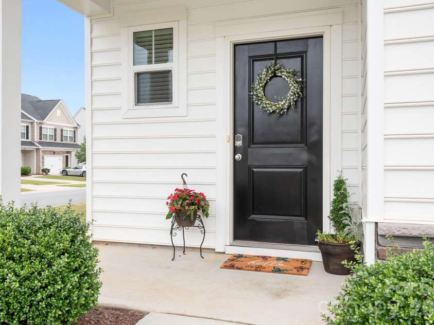 3939 Townes Boulevard, Terrell, NC 28682.  MLS# CAR4380268, YatesRealty ID 20824. End Unit with new interior paint